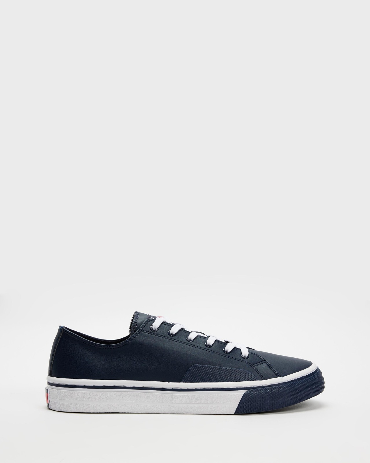 Essential Trainers - Men's