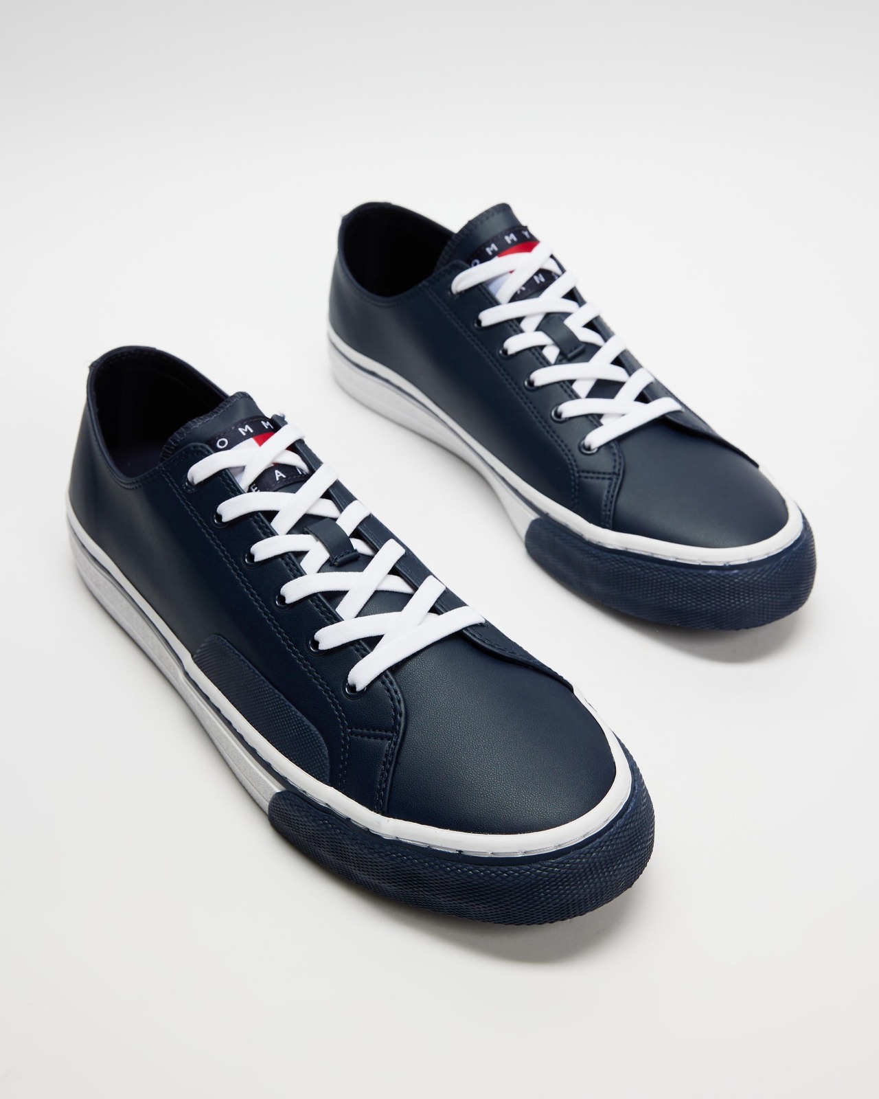 Essential Trainers - Men's