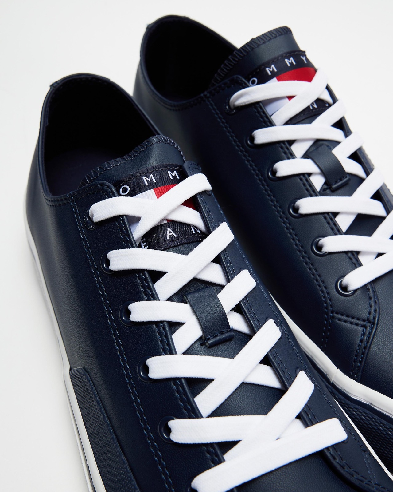 Essential Trainers - Men's