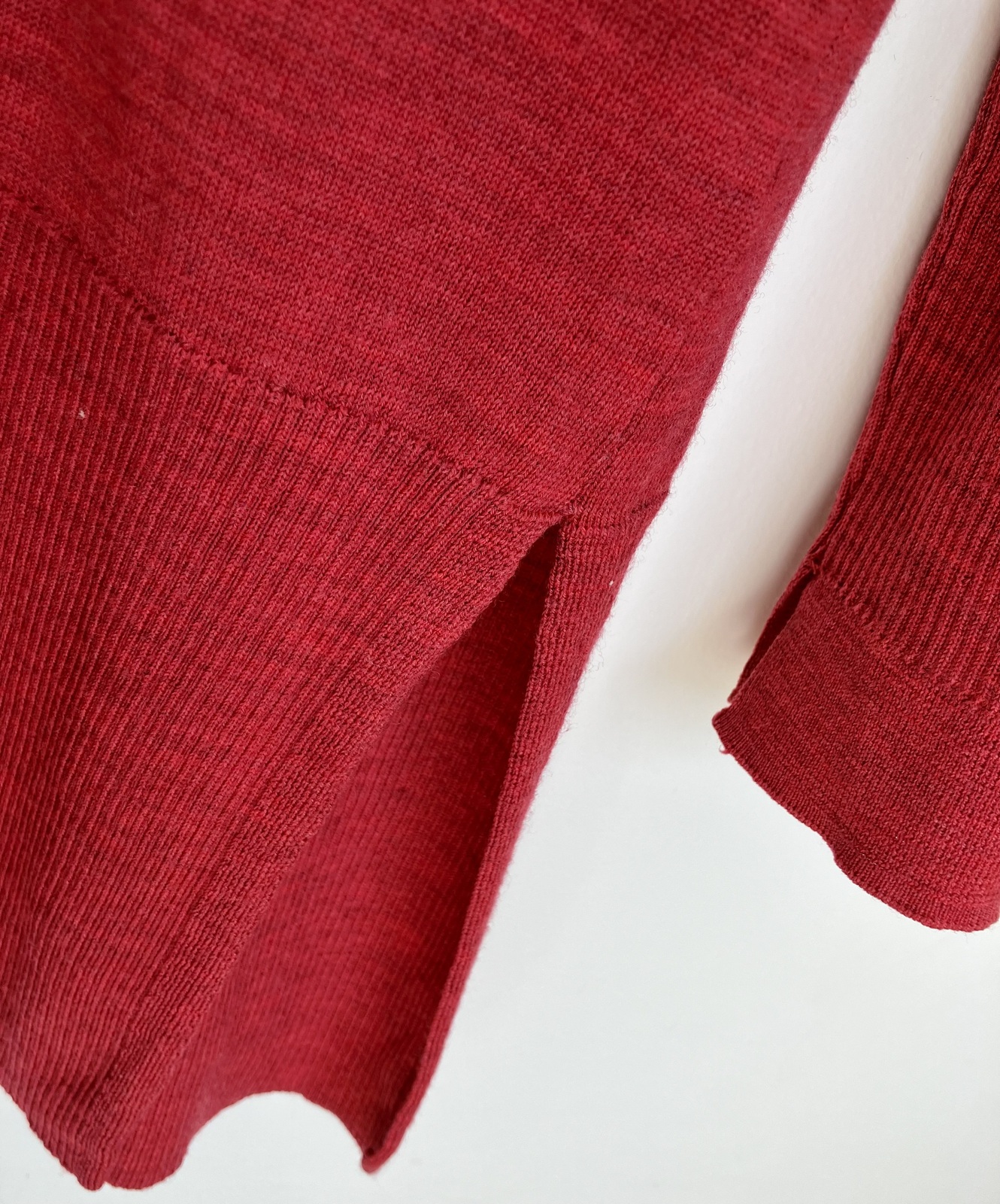 V-NECK JUMPER 100% MERINO, RED MARLE