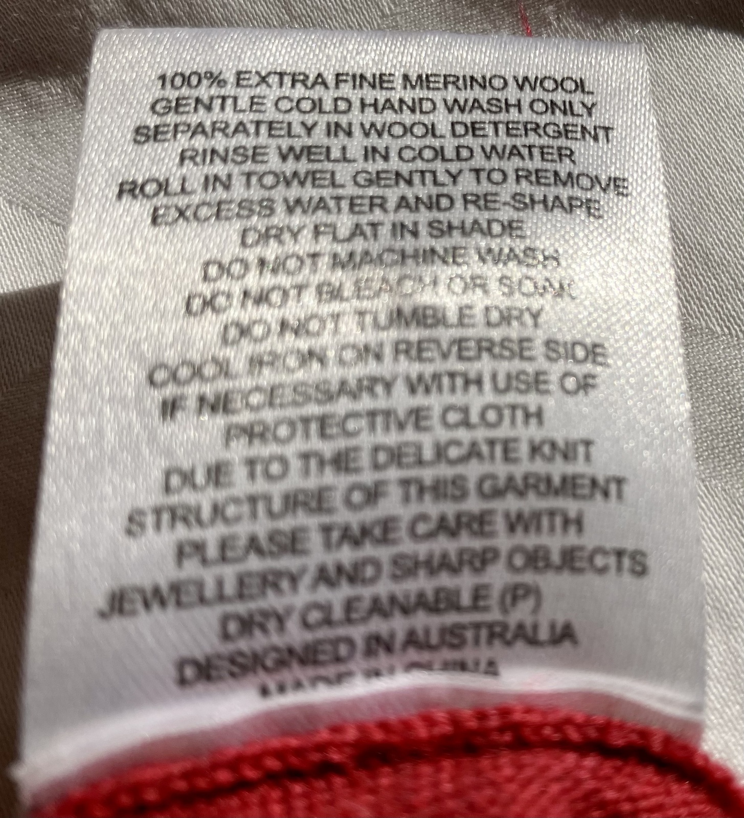 V-NECK JUMPER 100% MERINO, RED MARLE