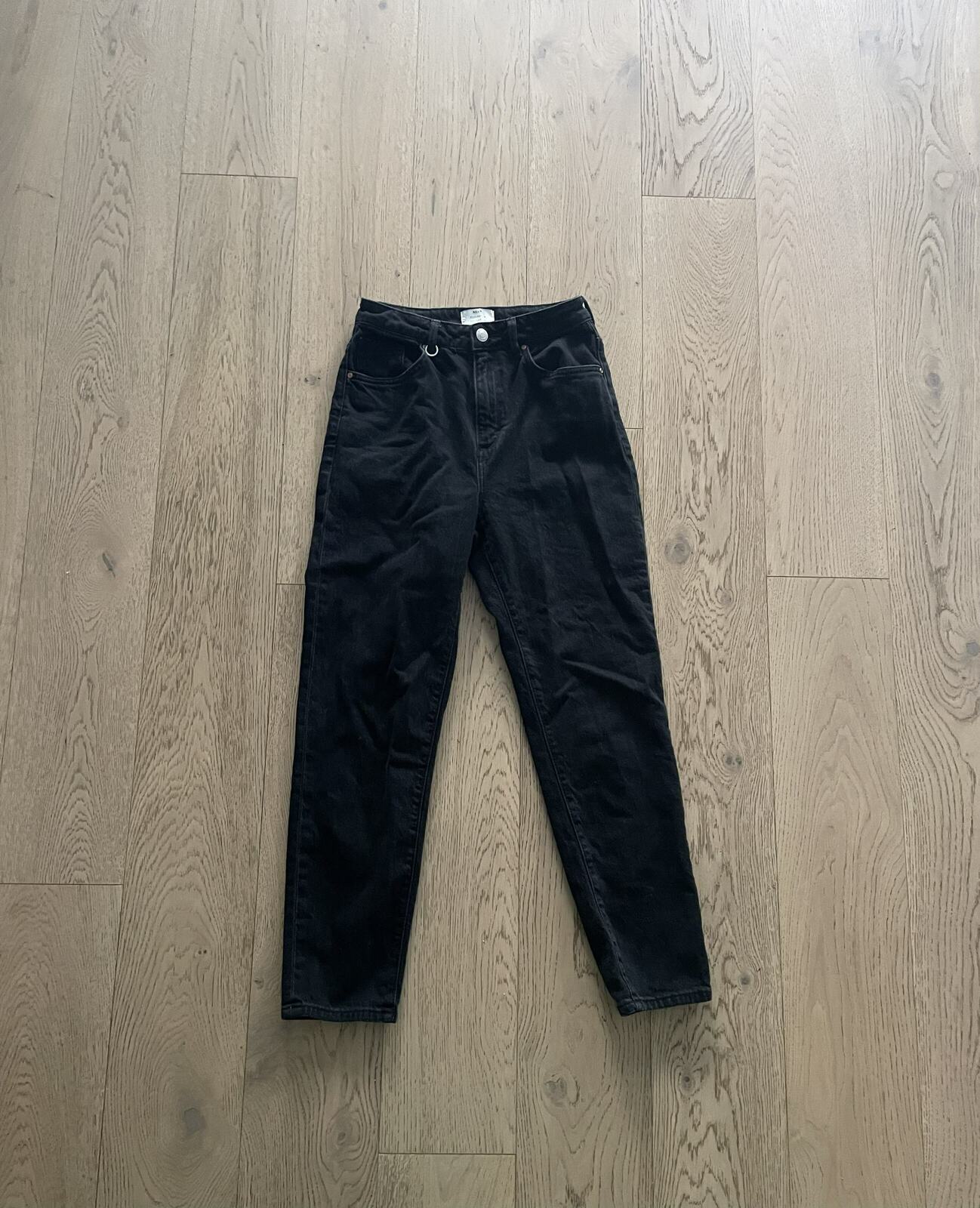 Lola Mom Jeans Size: 26/28