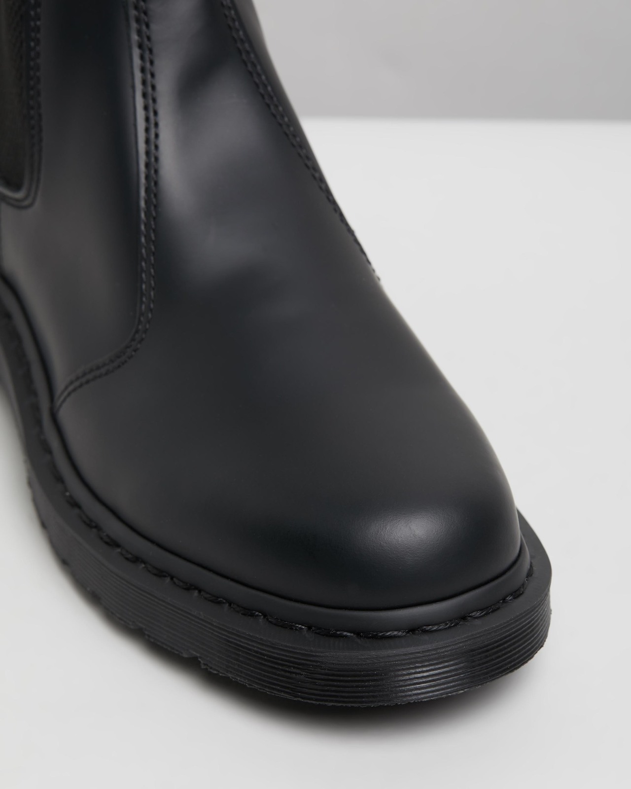 2976 mono chelsea boots