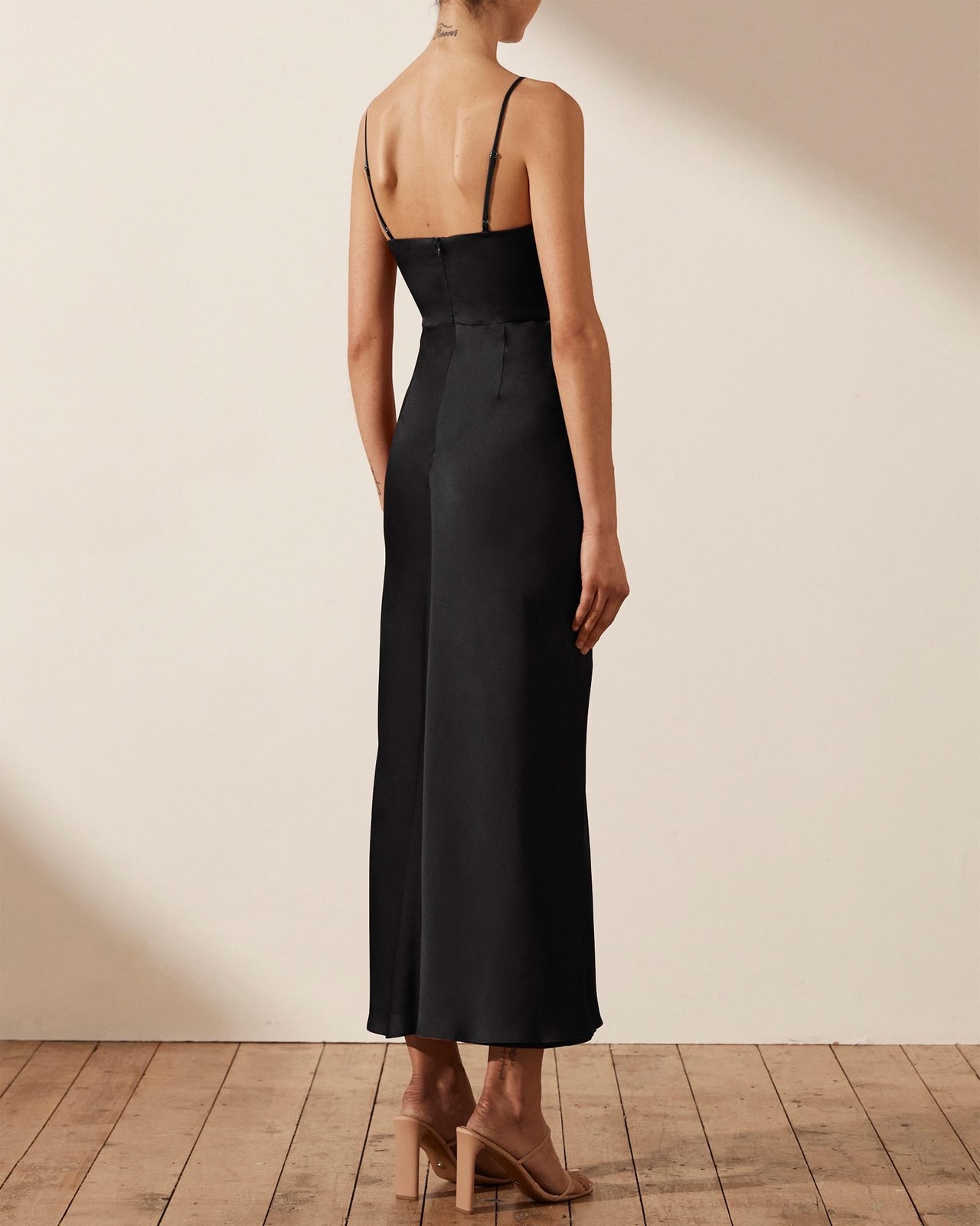 zurina off shoulder puff sleeve midi dress astr the label Zurina Off Shoulder Puff Sleeve Midi Dress