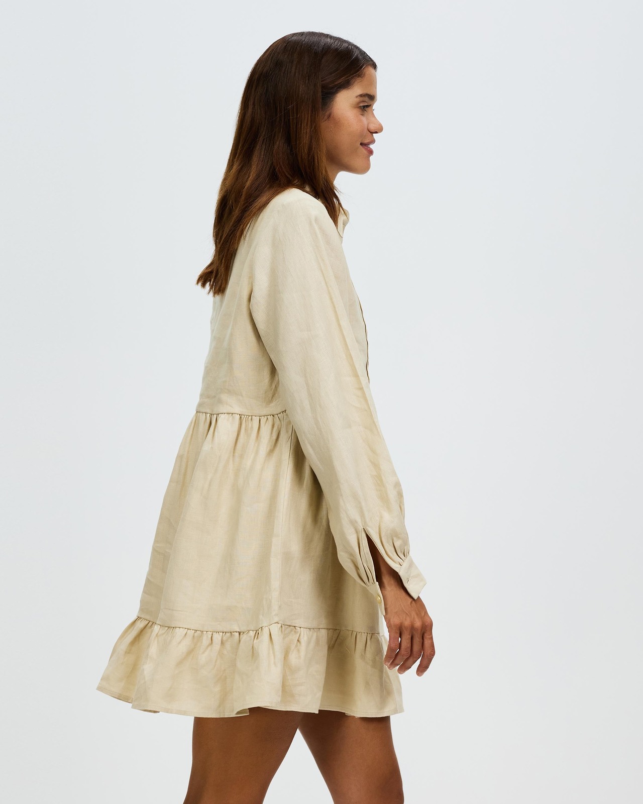 beige long dress for wedding ZAPAKA Woman Beige Mother Of Bride Dress A Line Flutter Sleeves Evening Dress With Lace Appliques, Beige / US26W