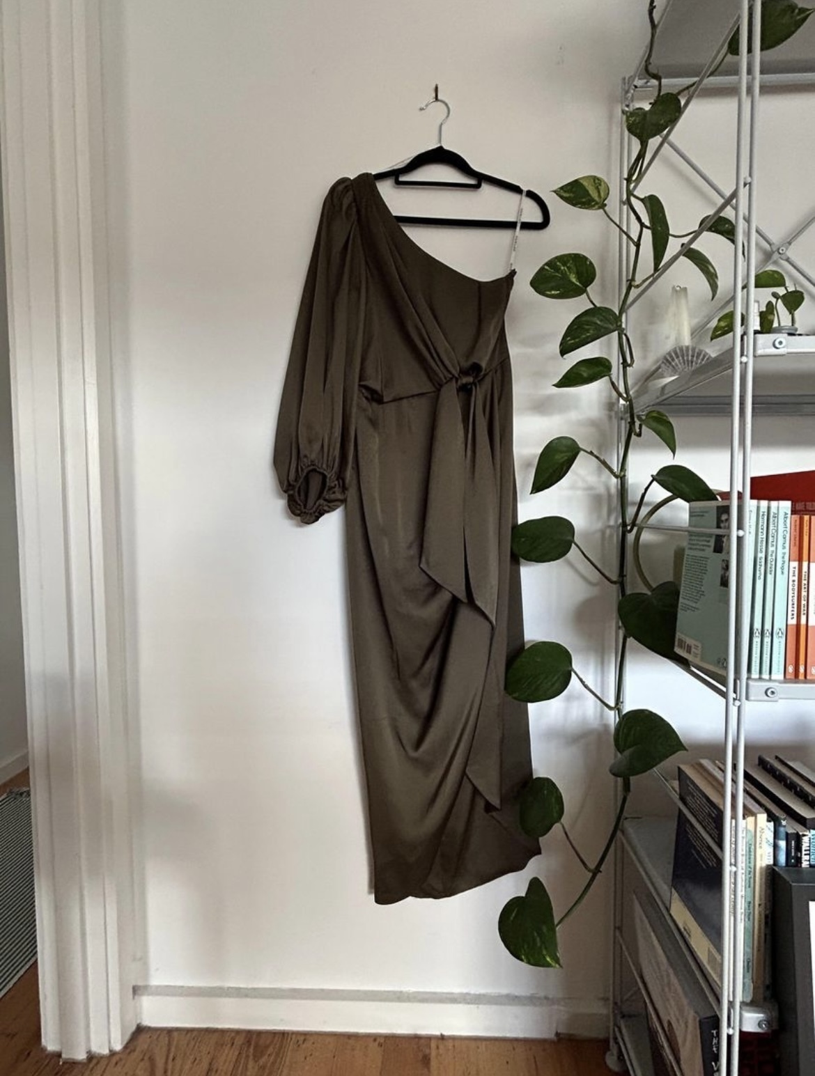 Shona Joy Luxe Tie Front One Shoulder Dress in Pine - Size 8 - AirRobe