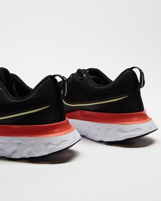 nike pegasus 36 vs epic react flyknit 2