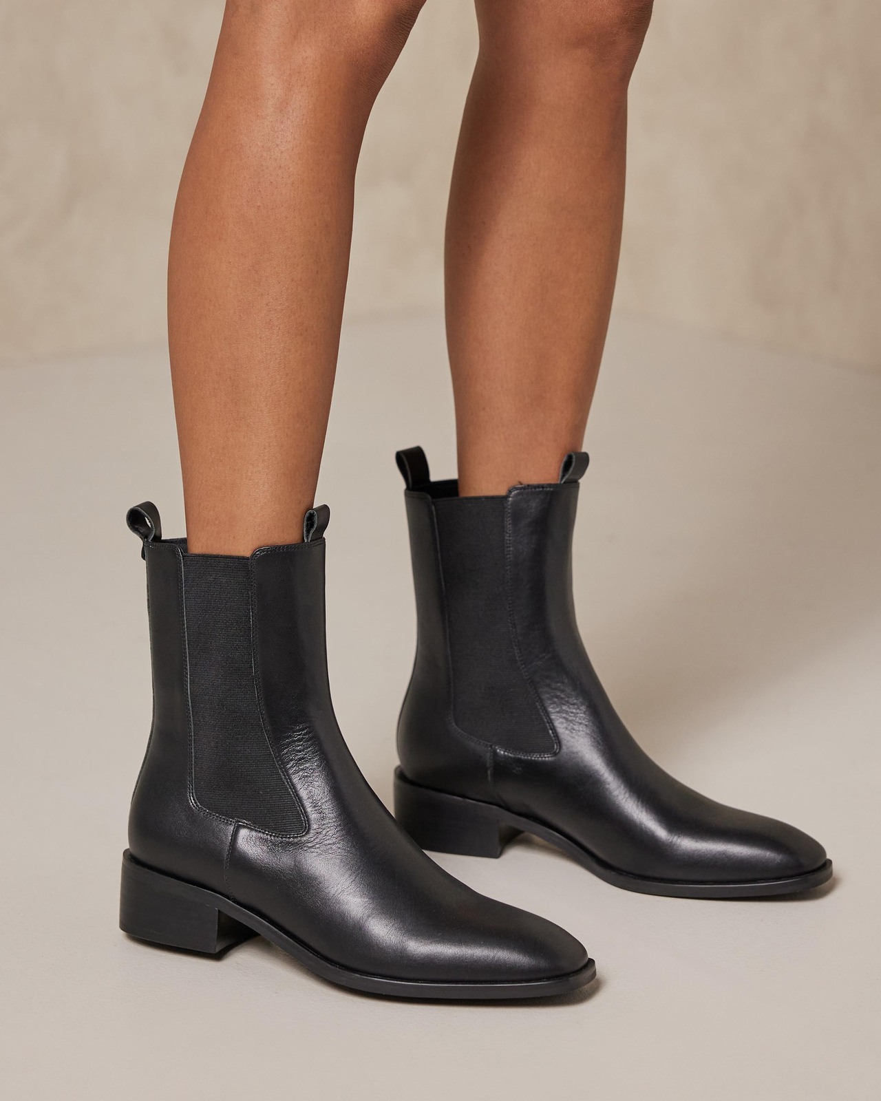 Flat Leather Chelsea Boots
