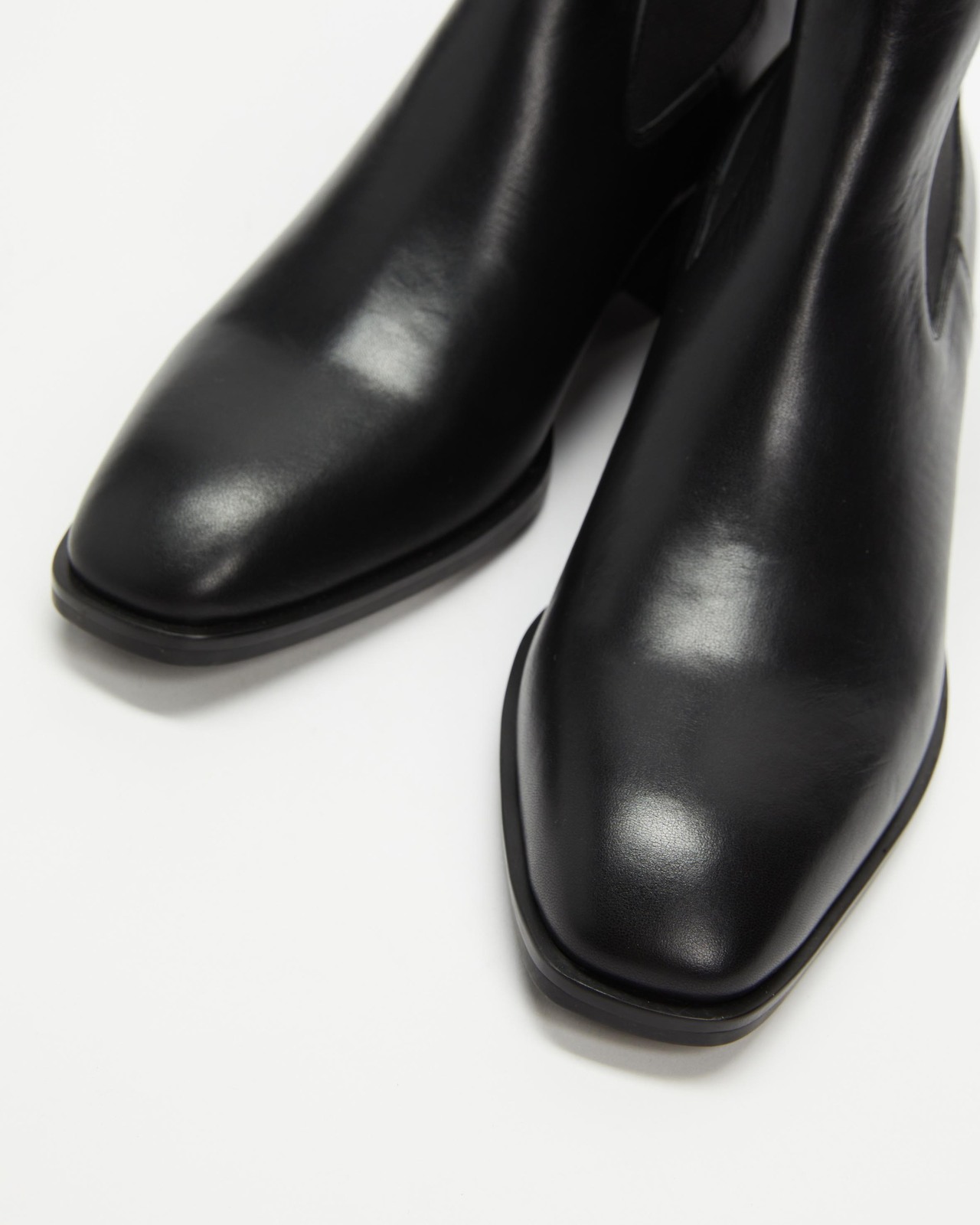 Flat Leather Chelsea Boots