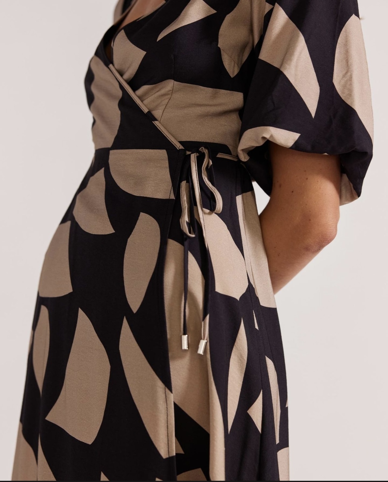 BNWT size 10 -Morella MIDI Wrap Dress
