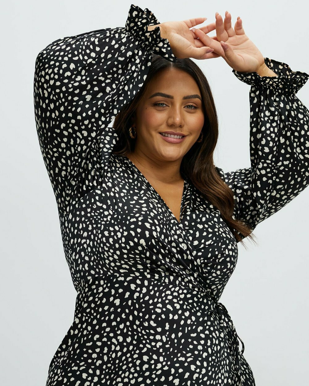 Atmos&Here Curvy NWT Satin Feel Black & White Spotted Wraparound MidiDress100 AirRobe