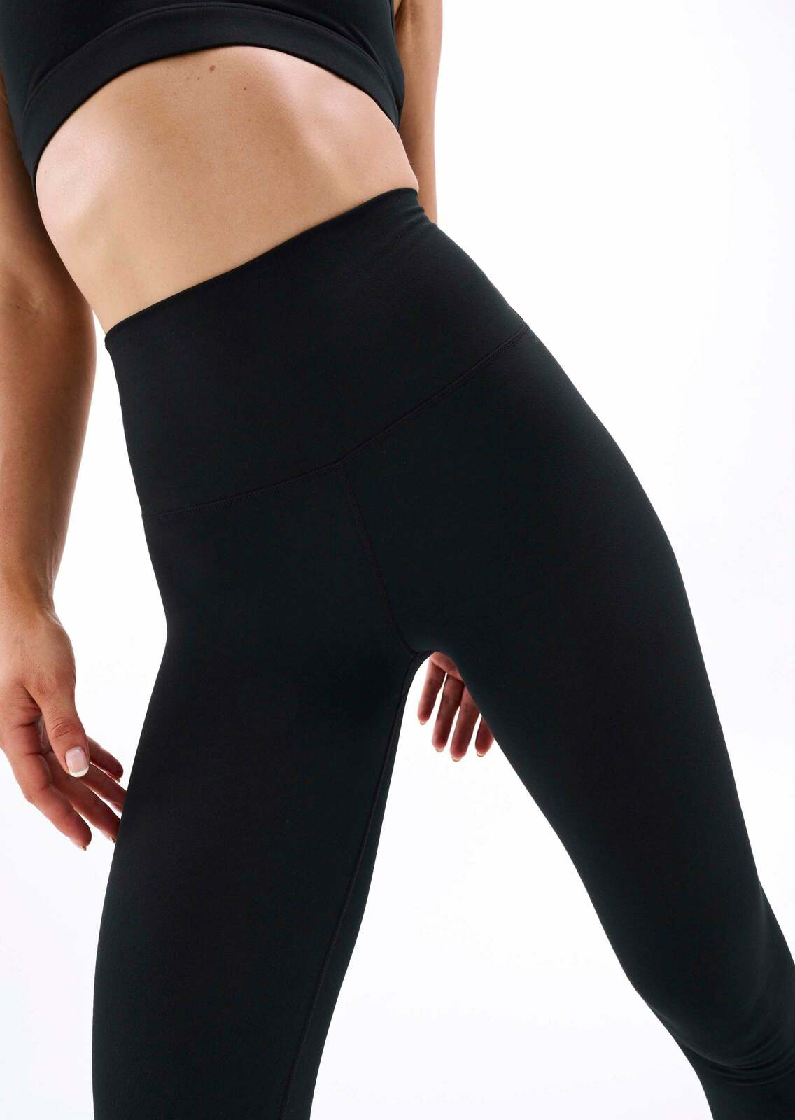 RECHARGE LEGGING IN BLACK