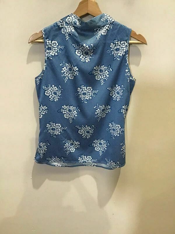 Meg Royce Blue Floral Satin Tie Bow Collar Sleeveless Blouse