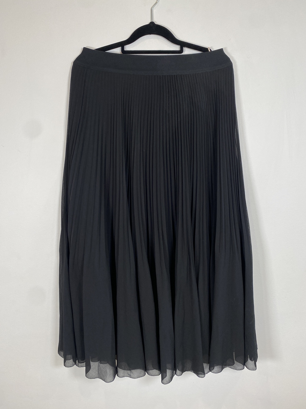 Wilfred Black Pleated Chiffon Skirt - AirRobe