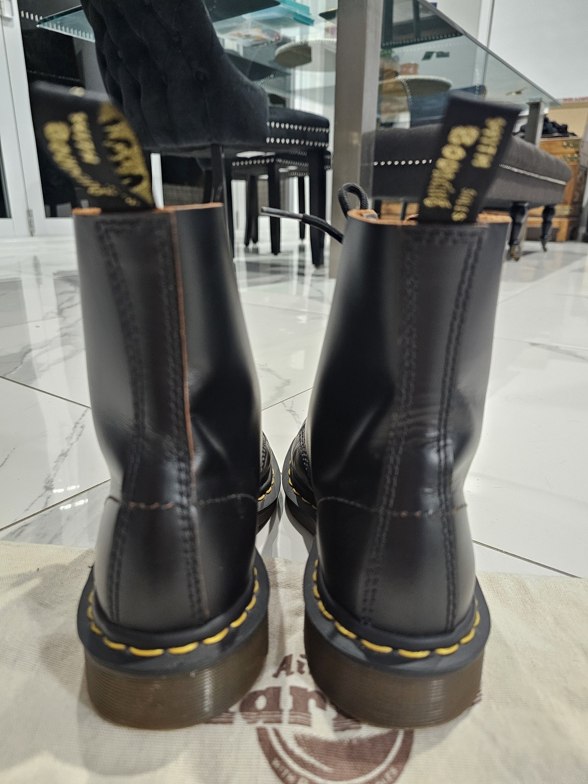 【美品】Dr. Martens VINTAGE 1460 8EYE BOOT Dr Martens Vintage 1460 8-Eye Boots - Unisex - AirRobe