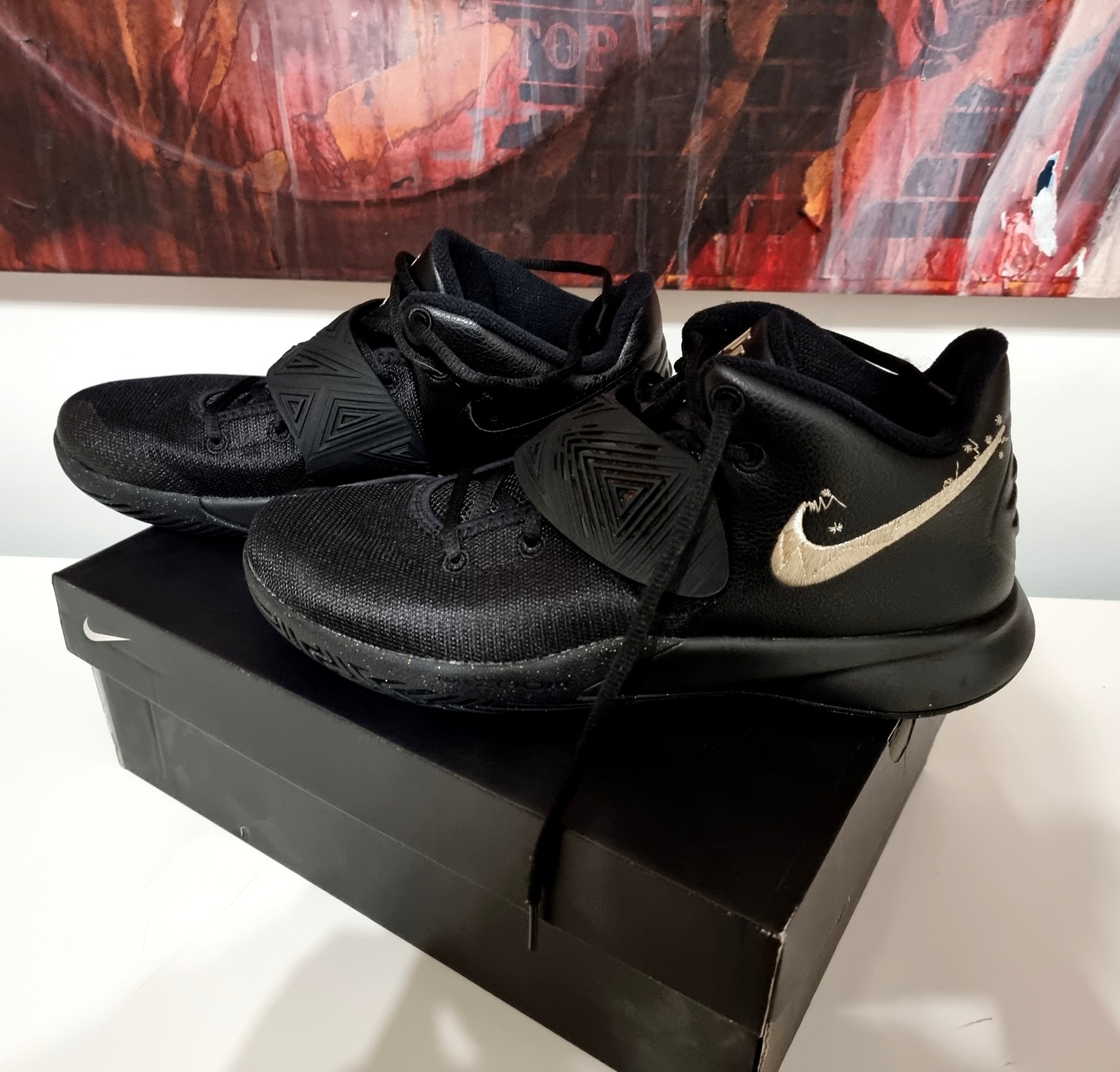kyrie flytrap 3 black and gold