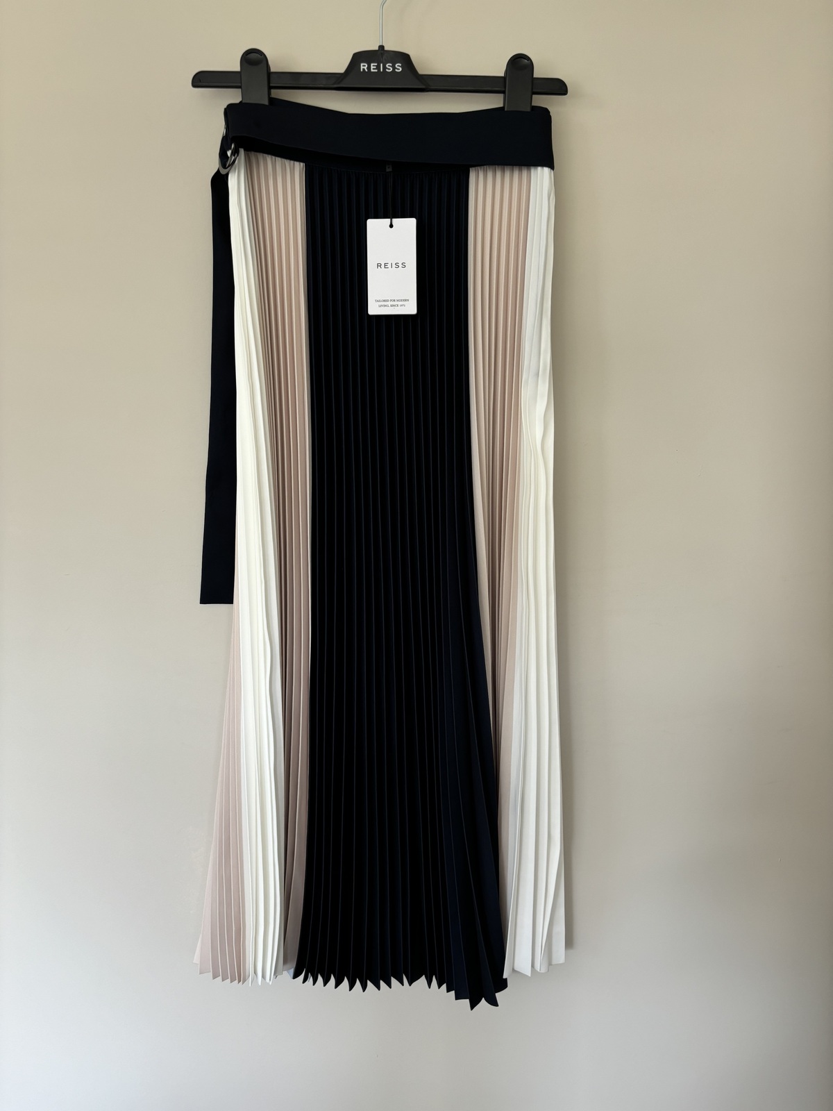 REISS Ava Pleated Midi Skit Navy/ Nude AirRobe