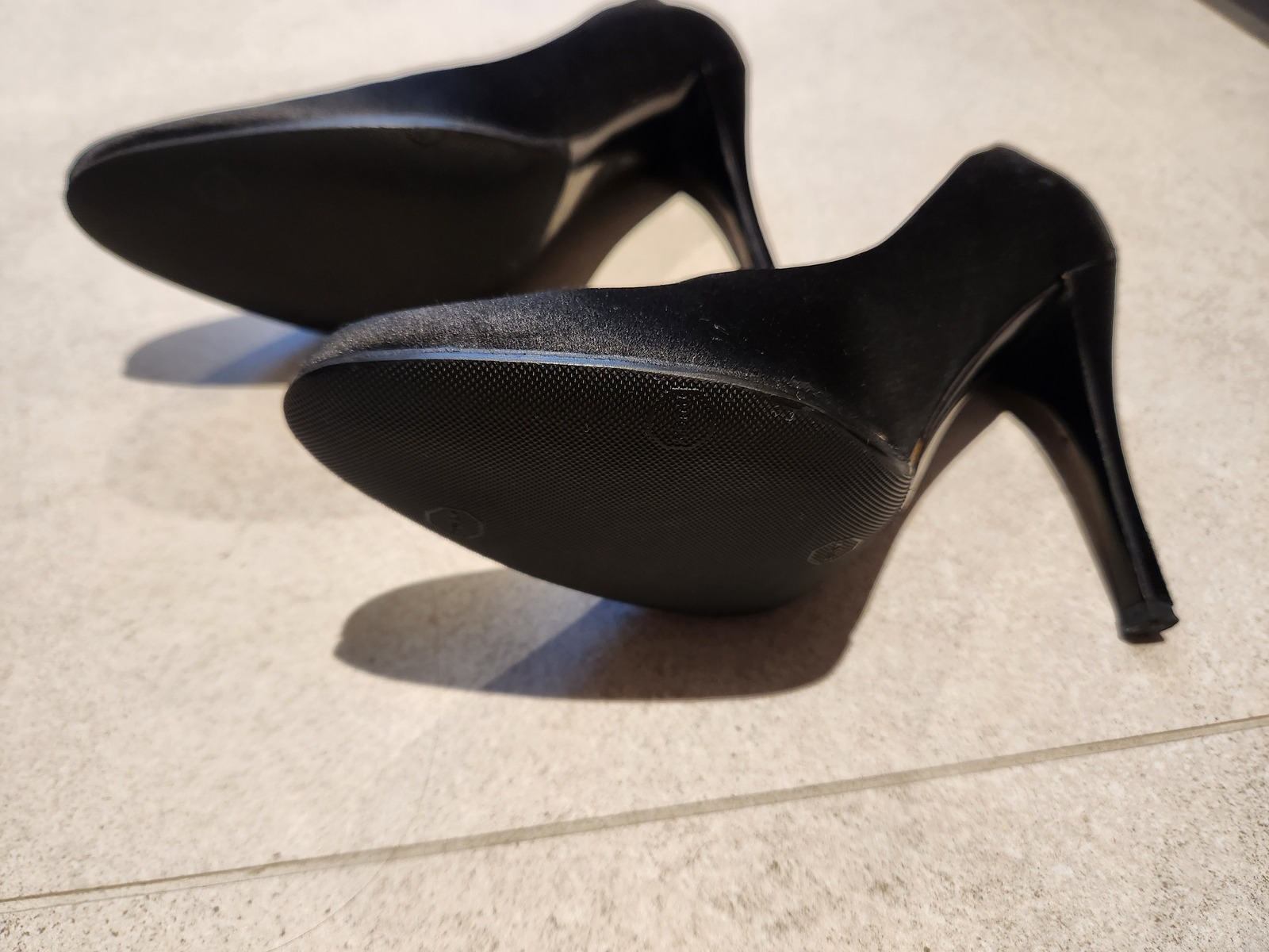 Prada Sz 38.5 Black Silk Satin Pumps - AirRobe