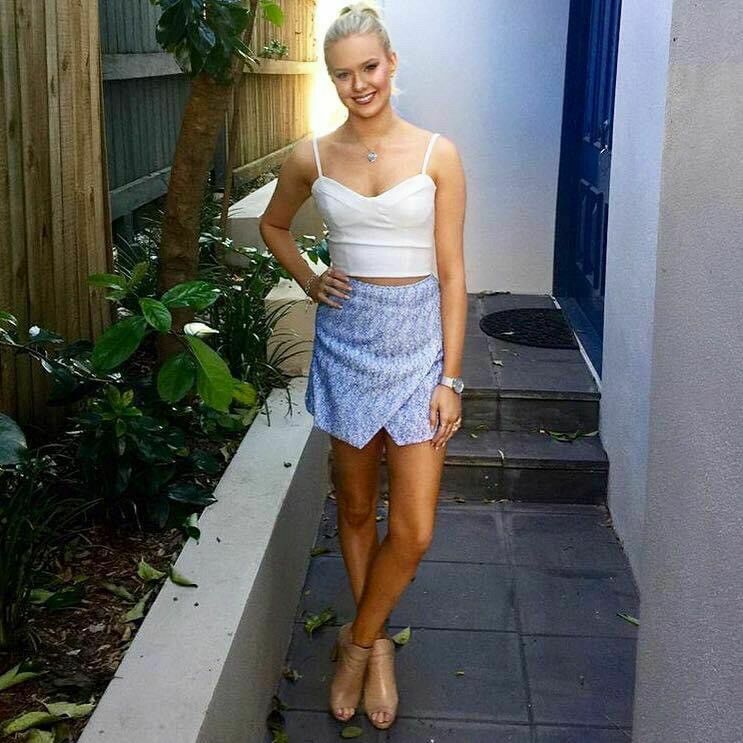 Java White Blue Textured Wrap Front Skort Shorts