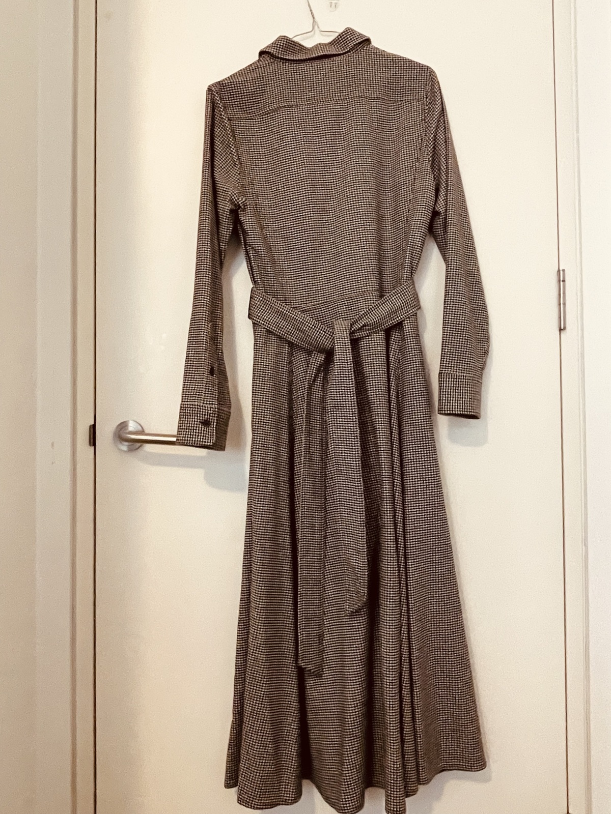 - Black/white dress - US 4 / AUS 8