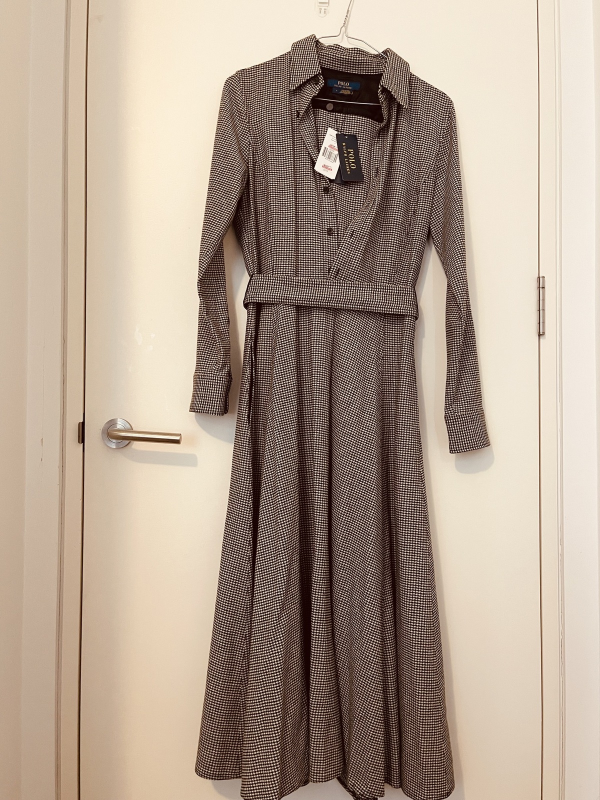 - Black/white dress - US 4 / AUS 8